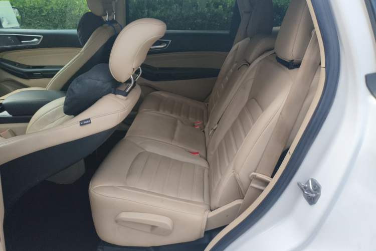Used Ford Edge 2015 2.0T GTDi Two-Wheel-Drive High-Line Version Left Rear Seat