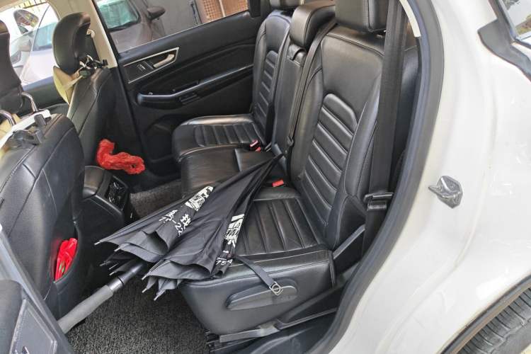 Used Ford Edge 2015 2.0T GTDi Two-Wheel-Drive High-Line Version Left Rear Seat
