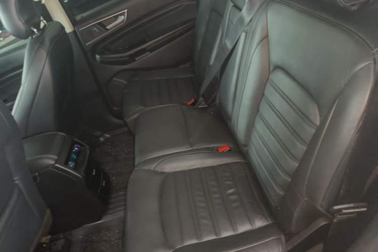 Used Ford Edge 2015 2.0T GTDi Two-Wheel-Drive High-Line Version Left Rear Seat