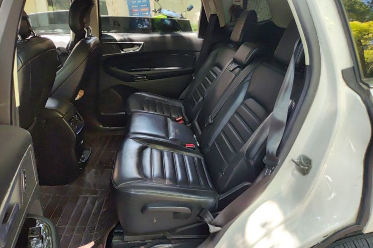 Used Ford Edge 2015 2.0T GTDi Two-Wheel-Drive High-Line Version Left Rear Seat