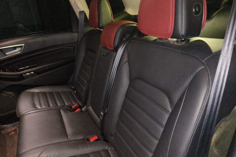 Used Ford Edge 2015 2.0T GTDi Two-Wheel-Drive High-Line Version Left Rear Seat