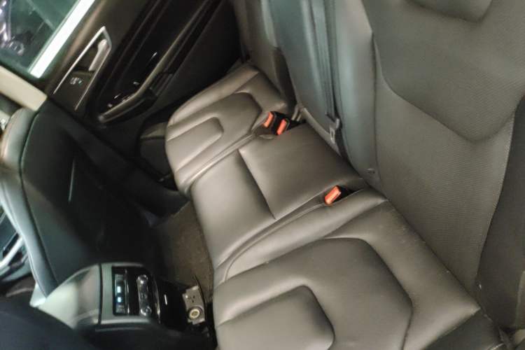 Used Ford Edge 2015 2.7T GTDi 4x4 Prestige 7-Seater Left Rear Seat