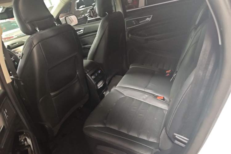 Used Ford Edge 2015 2.0T GTDi Two-Wheel-Drive High-Line Version Left Rear Seat