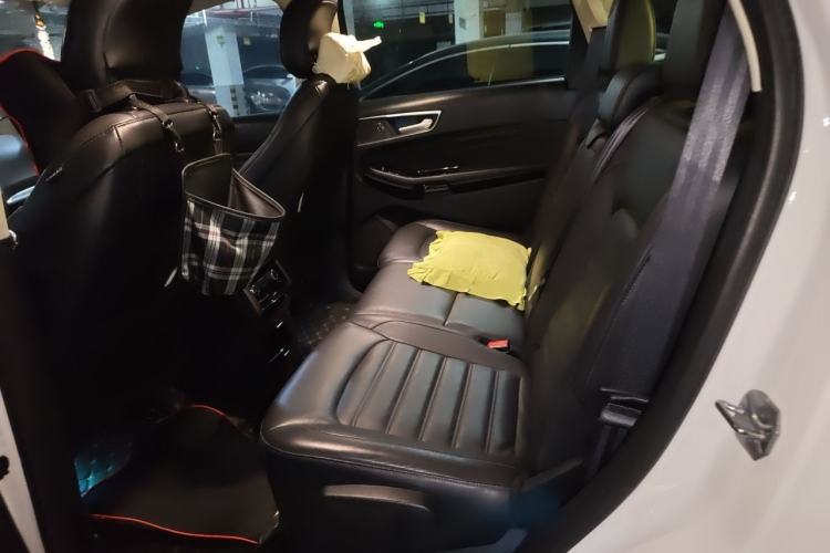 Used Ford Edge 2015 2.0T GTDi Two-Wheel-Drive High-Line Version Left Rear Seat