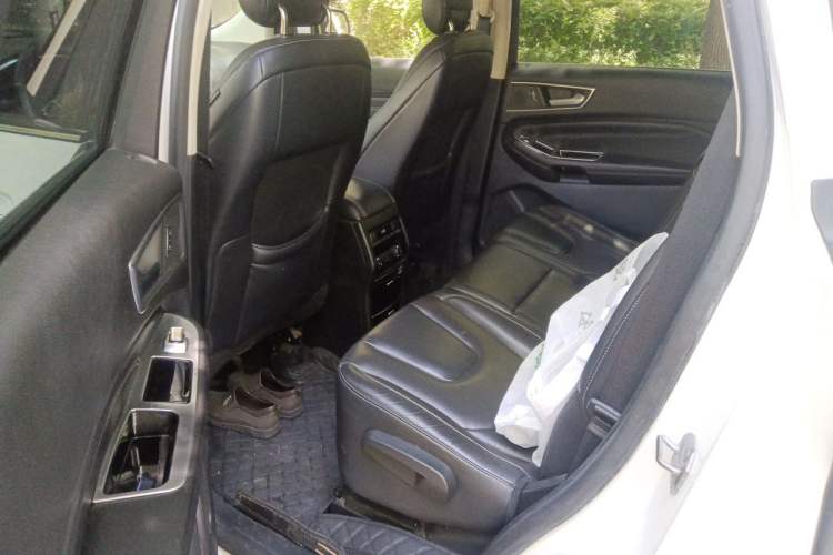 Used Ford Edge 2015 2.7T GTDi 4x4 Prestige 7-Seater Left Rear Seat