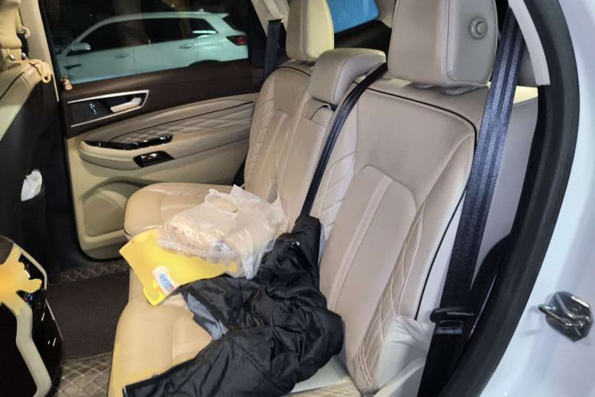 Used Ford Edge 2015 2.7T GTDi 4x4 Prestige 7-Seater Left Rear Seat