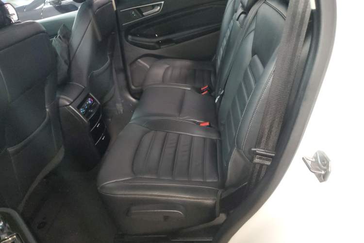 Used Ford Edge 2015 2.0T GTDi Two-Wheel-Drive High-Line Version Left Rear Seat
