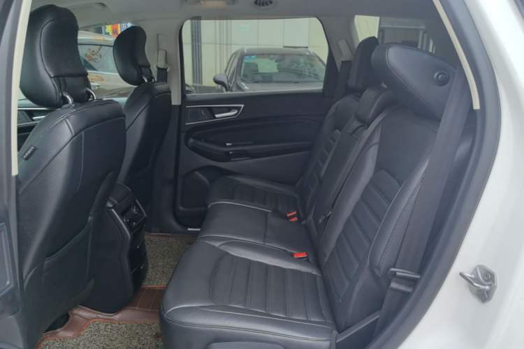 Used Ford Edge 2015 2.0T GTDi Two-Wheel-Drive High-Line Version Left Rear Seat