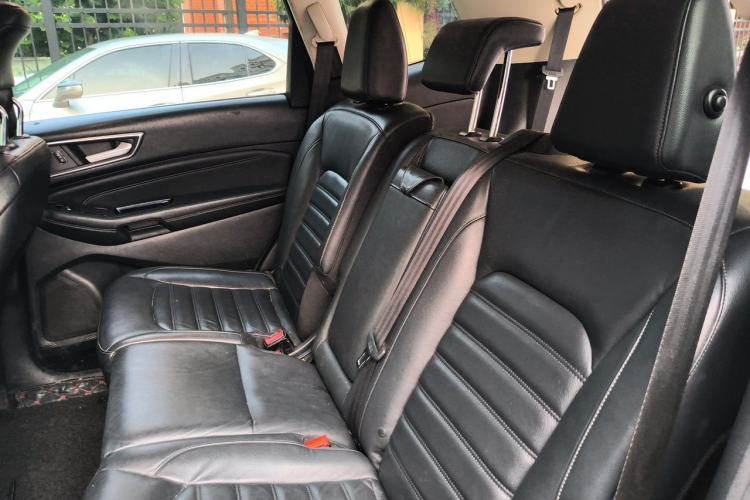 Used Ford Edge 2015 2.0T GTDi Two-Wheel-Drive High-Line Version Left Rear Seat