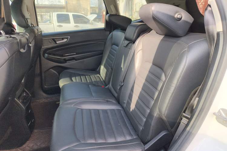 Used Ford Edge 2015 2.0T GTDi Two-Wheel-Drive High-Line Version Left Rear Seat
