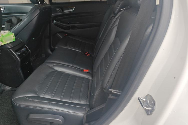 Used Ford Edge 2015 2.0T GTDi Two-Wheel-Drive High-Line Version Left Rear Seat