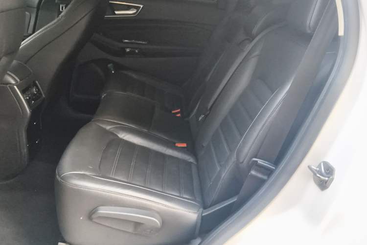 Used Ford Edge 2015 2.0T GTDi Two-Wheel-Drive High-Line Version Left Rear Seat