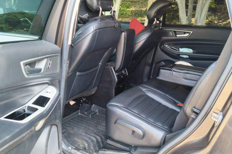 Used Ford Edge 2015 2.0T GTDi Two-Wheel-Drive High-Line Version Left Rear Seat