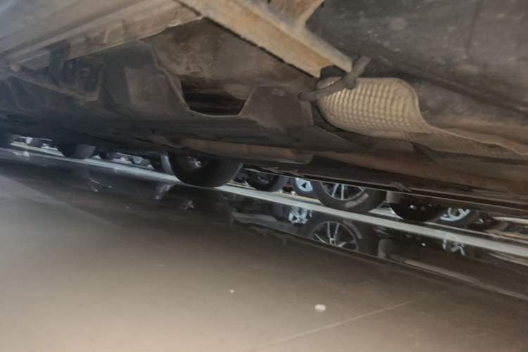 Used Ford Edge 2015 2.0T GTDi Two-Wheel-Drive High-Line Version Left Side Sill
