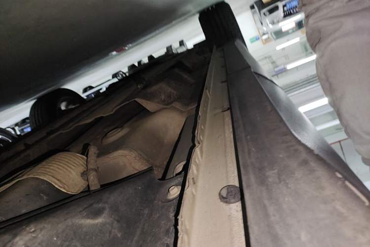 Used Ford Edge 2015 2.7T GTDi 4x4 Prestige 7-Seater Left Side Sill