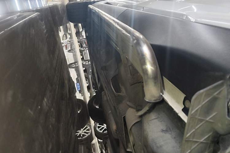 Used Ford Edge 2015 2.0T GTDi 4x4 High-Grade Model Left Side Sill