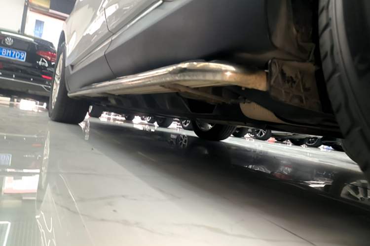 Used Ford Edge 2015 2.0T GTDi Two-Wheel-Drive High-Line Version Left Side Sill