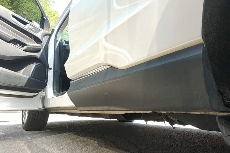 Used Ford Edge 2015 2.0T GTDi Four-Wheel Drive Prestige Model Left Side Sill