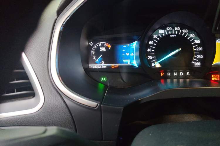 Used Ford Edge 2015 2.0T GTDi Two-Wheel-Drive High-Line Version Odometer Close Up