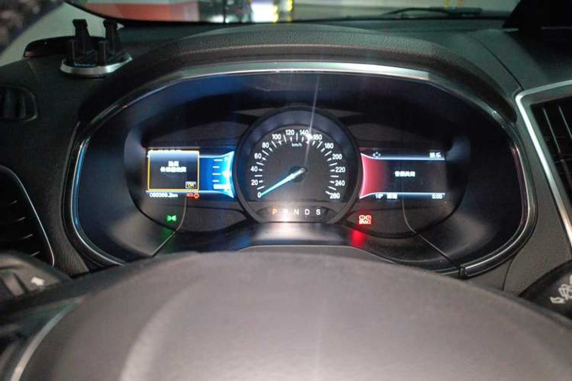 Used Ford Edge 2015 2.0T GTDi Two-Wheel-Drive High-Line Version Odometer Close Up