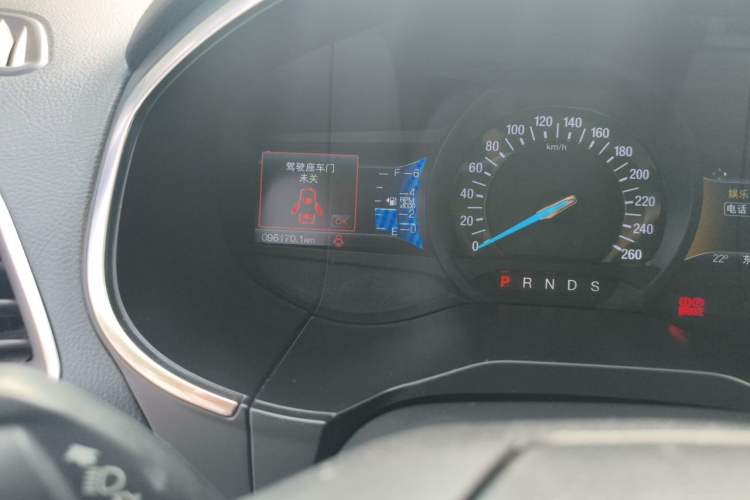 Used Ford Edge 2015 2.0T GTDi Two-Wheel-Drive High-Line Version Odometer Close Up