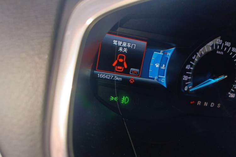Used Ford Edge 2015 2.0T GTDi Two-Wheel-Drive High-Line Version Odometer Close Up