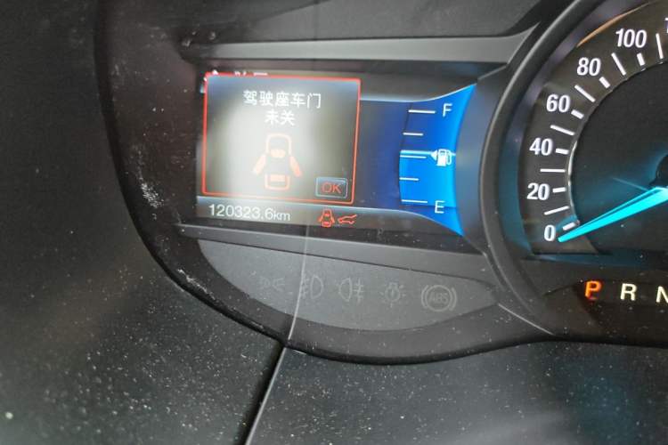 Used Ford Edge 2015 2.0T GTDi Two-Wheel-Drive High-Line Version Odometer Close Up