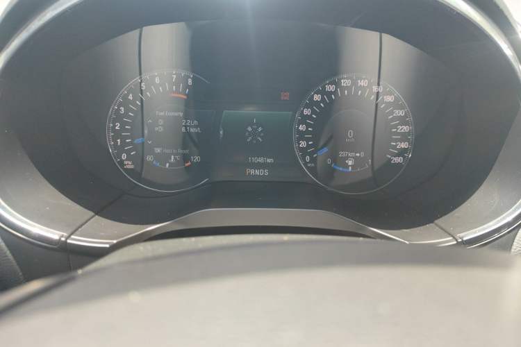 Used Ford Edge 2015 2.0T GTDi Four-Wheel Drive Prestige Model Odometer Close Up