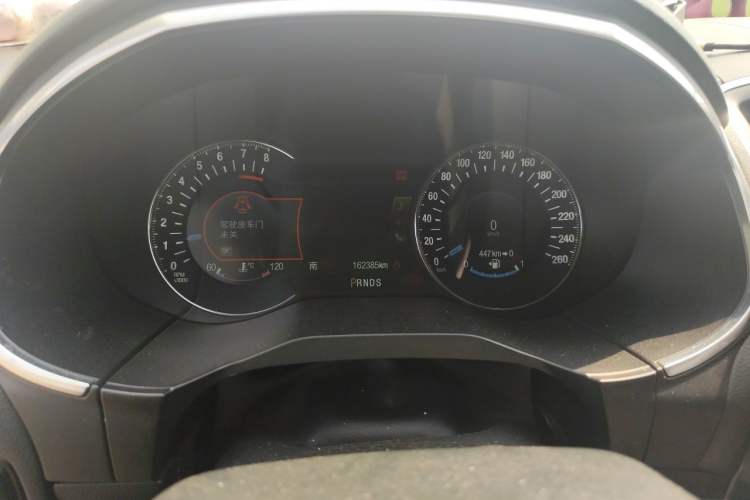 Used Ford Edge 2015 2.0T GTDi Four-Wheel Drive Prestige Model Odometer Close Up