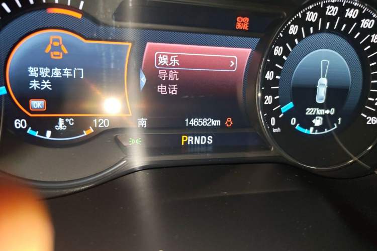 Used Ford Edge 2015 2.0T GTDi Four-Wheel Drive Prestige Model Odometer Close Up