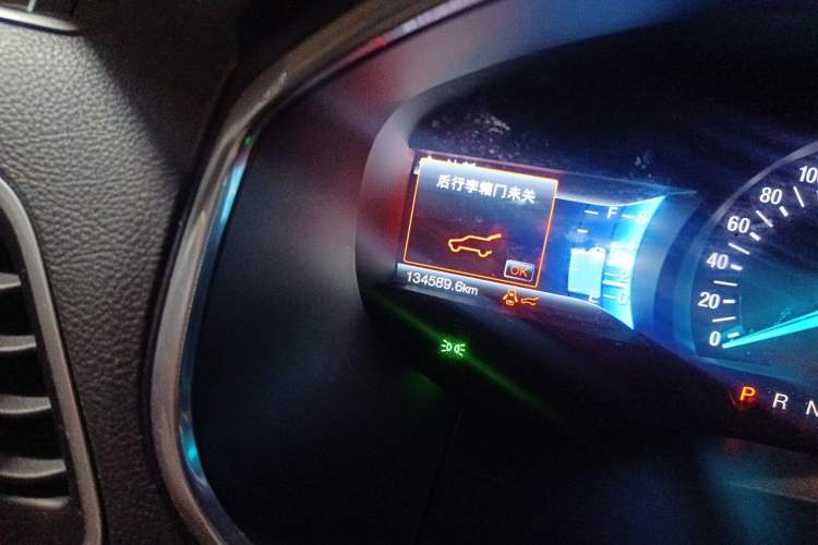 Used Ford Edge 2015 2.0T GTDi Two-Wheel-Drive High-Line Version Odometer Close Up