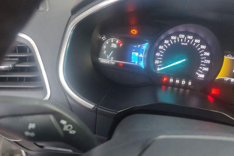 Used Ford Edge 2015 2.0T GTDi Two-Wheel-Drive High-Line Version Odometer Close Up
