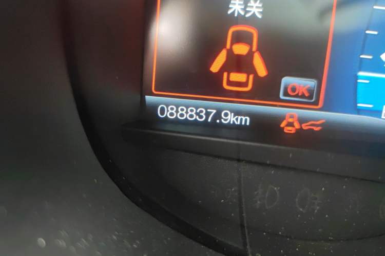 Used Ford Edge 2015 2.0T GTDi Two-Wheel-Drive High-Line Version Odometer Close Up