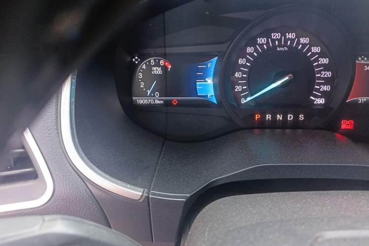 Used Ford Edge 2015 2.0T GTDi 4x4 High-Grade Model Odometer Close Up