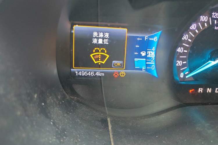 Used Ford Edge 2015 2.0T GTDi 4x4 High-Grade Model Odometer Close Up