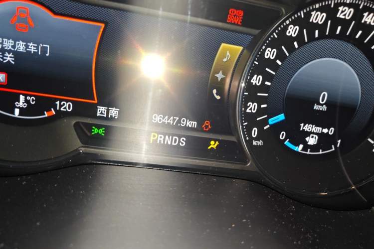 Used Ford Edge 2015 2.0T GTDi Four-Wheel Drive Prestige Model Odometer Close Up