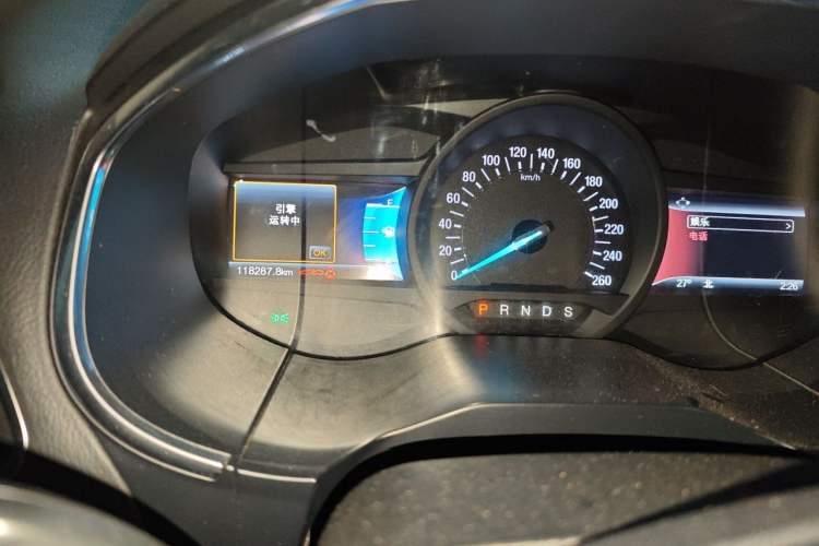 Used Ford Edge 2015 2.0T GTDi Two-Wheel-Drive High-Line Version Odometer Close Up
