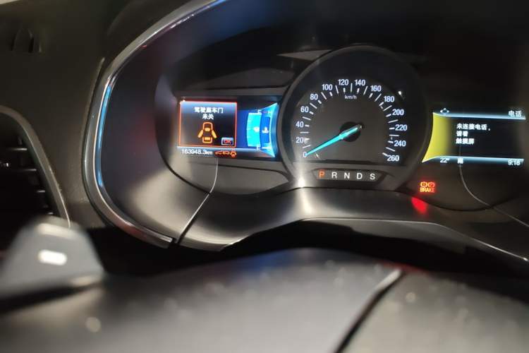 Used Ford Edge 2015 2.0T GTDi Two-Wheel-Drive High-Line Version Odometer Close Up