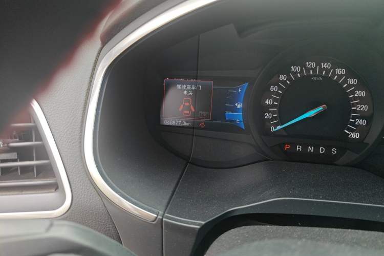 Used Ford Edge 2015 2.0T GTDi Two-Wheel-Drive High-Line Version Odometer Close Up