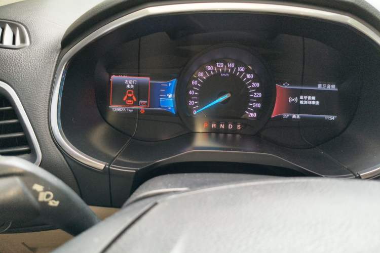 Used Ford Edge 2015 2.0T GTDi 4x4 High-Grade Model Odometer Close Up