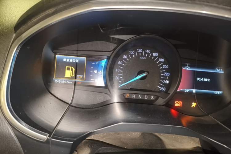 Used Ford Edge 2015 2.0T GTDi Two-Wheel-Drive High-Line Version Odometer Close Up