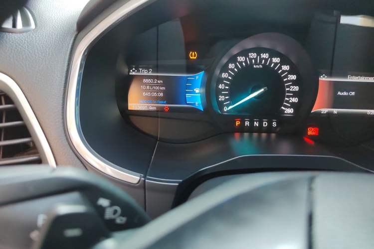 Used Ford Edge 2015 2.0T GTDi Two-Wheel-Drive High-Line Version Odometer Close Up