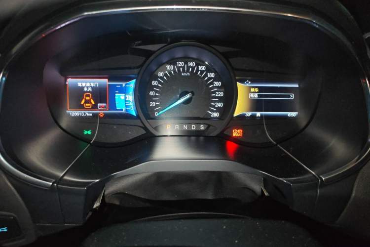 Used Ford Edge 2015 2.0T GTDi Two-Wheel-Drive High-Line Version Odometer Close Up