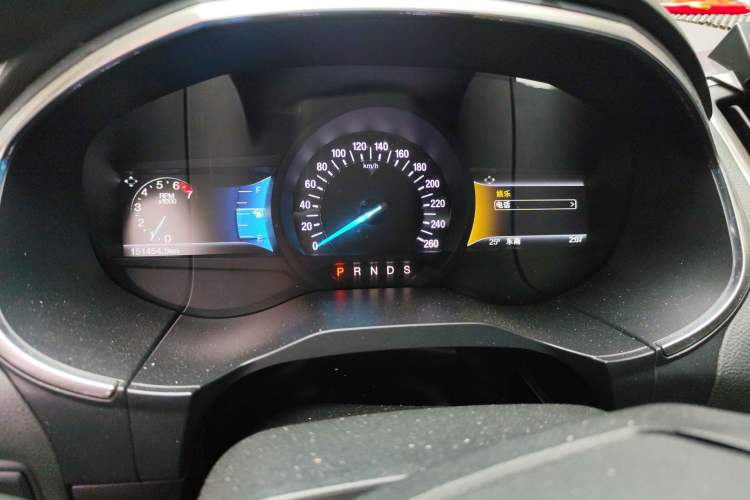 Used Ford Edge 2015 2.0T GTDi Two-Wheel-Drive High-Line Version Odometer Close Up