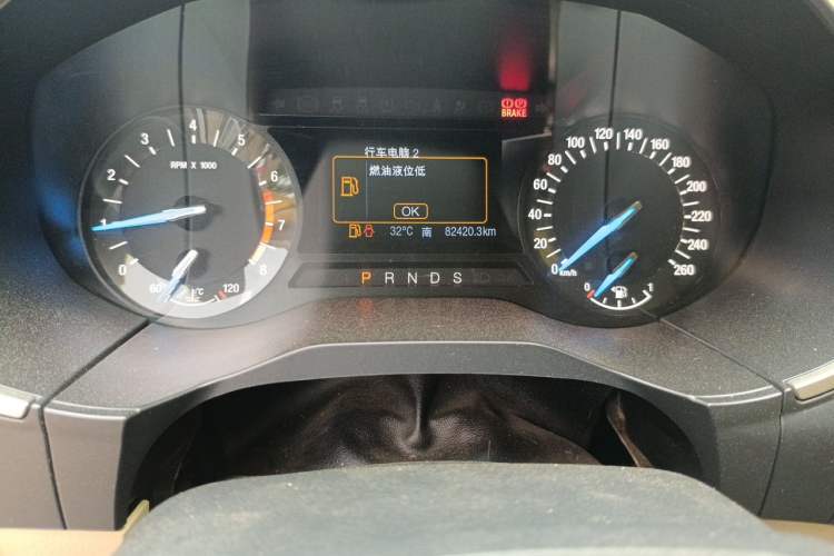 Used Ford Edge 2015 2.0T GTDi Two-Wheel-Drive Elite Edition Odometer Close Up