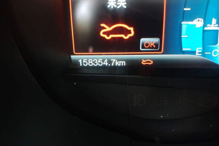 Used Ford Edge 2015 2.0T GTDi Two-Wheel-Drive High-Line Version Odometer Close Up