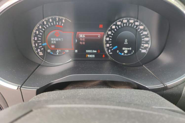 Used Ford Edge 2015 2.0T GTDi Four-Wheel Drive Prestige Model Odometer Close Up