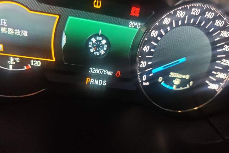 Used Ford Edge 2015 2.0T GTDi Four-Wheel Drive Prestige Model Odometer Close Up