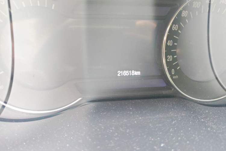 Used Ford Edge 2015 2.0T GTDi Four-Wheel Drive Prestige Model Odometer Close Up