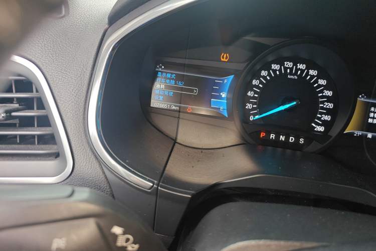 Used Ford Edge 2015 2.0T GTDi Two-Wheel-Drive High-Line Version Odometer Close Up